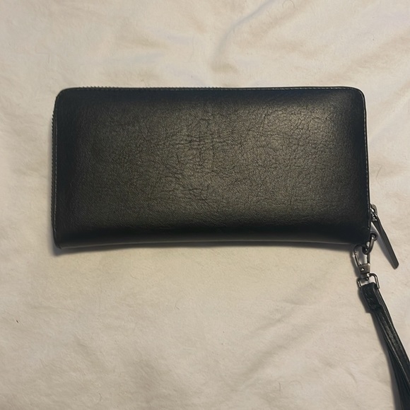 Matt & Nat Wristlet - Picture 2 of 4